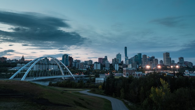 Alberta Court Upholds Four-Week Termination Clause