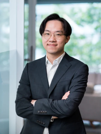 justin-tam-howard-chern Justin Tam, Associate Counsel